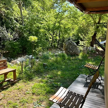 Yusalis Garden אכסניה קמר