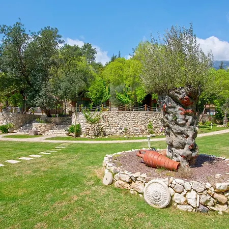 אכסניה Yusalis Garden *