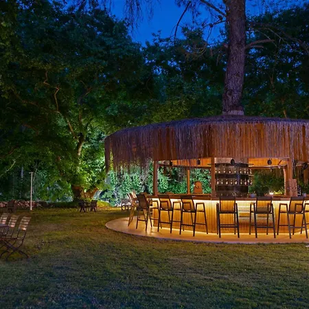 Lodge Yusalis Garden *