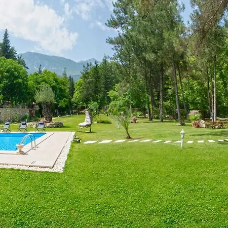 Lodge Yusalis Garden