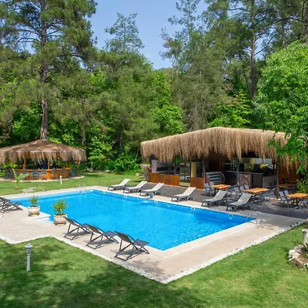 Lodge Yusalis Garden *