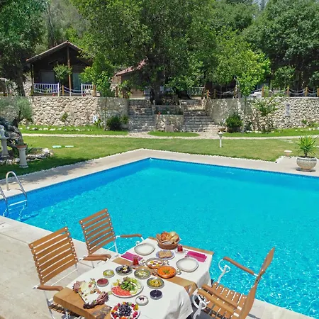 Yusalis Garden אכסניה *