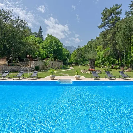 Chata Yusalis Garden *